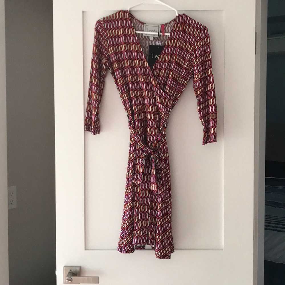 Leota XS 3/4 sleeve tie front short dress